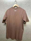 Camiseta Wats Logo Boton Capuchino