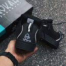 Tênis lokal tag all black refletivo prata